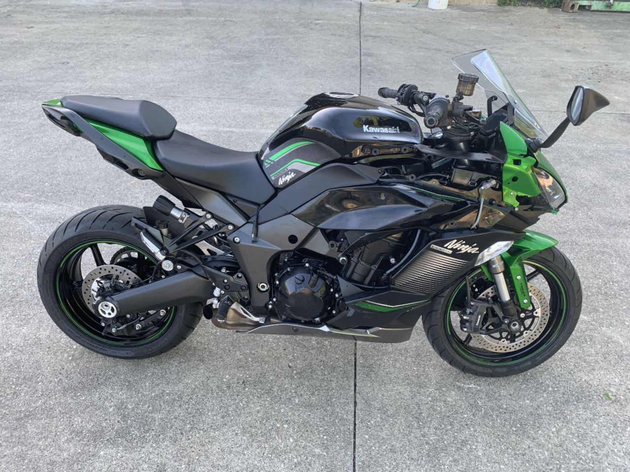 2023 Kawasaki Ninja ZX1000 SX